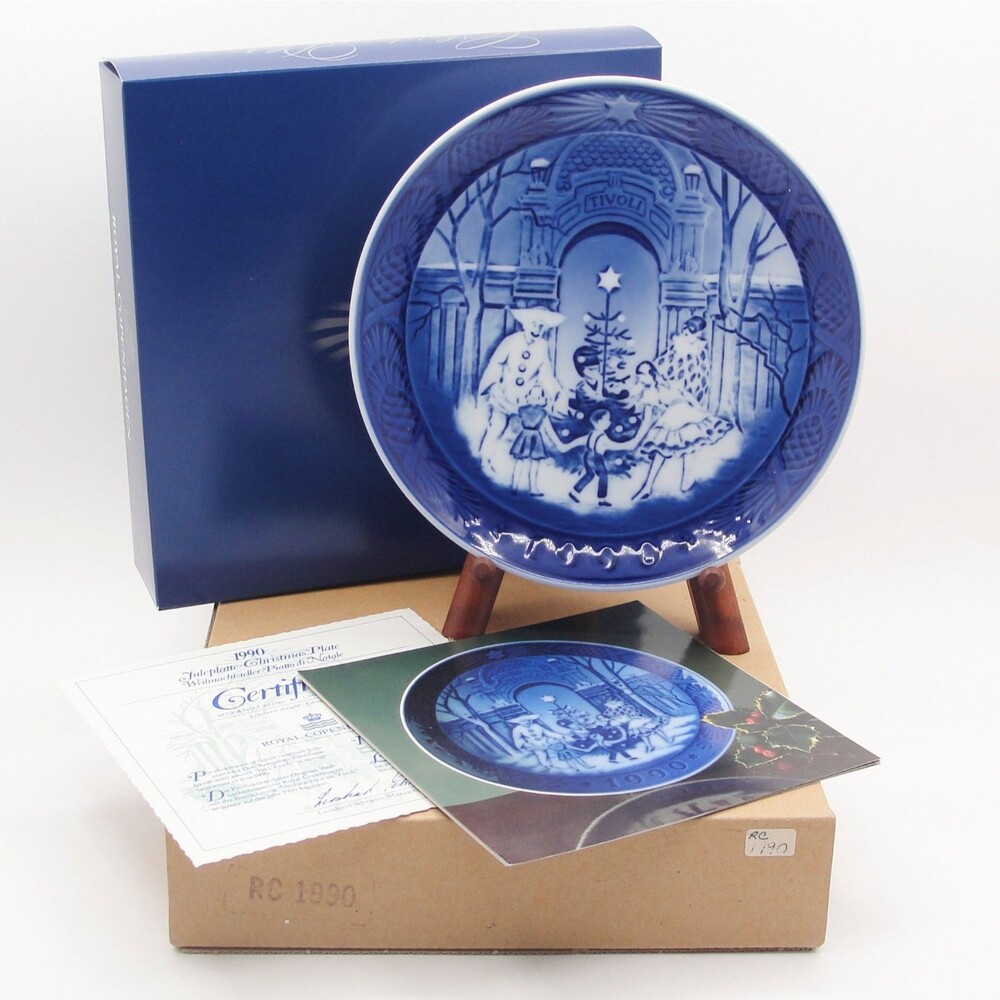 Royal Copenhagen 1990 Christmas Plate Christmas at Tivoli Jul i Tivoli BOX & COA